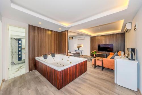 Studio with Spa Bath