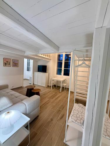 Gallia Prestige Studio - Cannes center photo 6