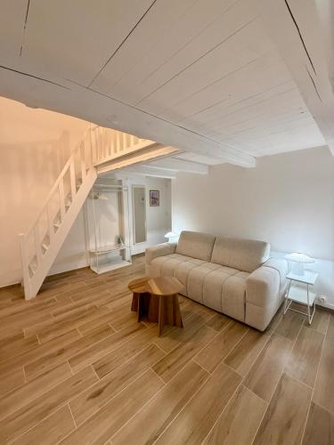 Gallia Prestige Studio - Cannes center photo 12