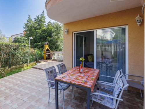 Apartment Villa Canaria 2 by Interhome