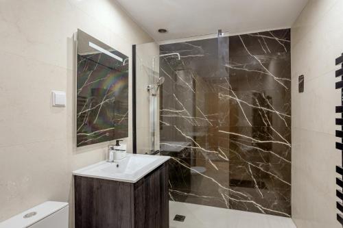 Olaias Modern with Garage by Homing