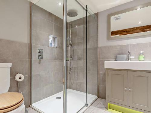 a bathroom with a shower and a toilet and a sink at 2 Bed in Broadway oc-62262 in Broadway