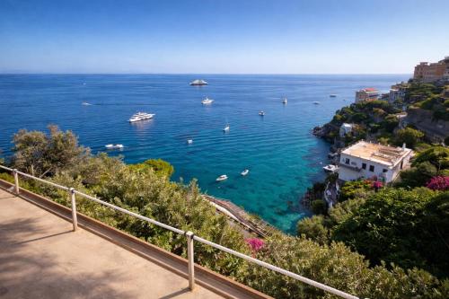 Foto Villa Mansi - Deluxe Sea View Apartment Suites, Free Parking - Amalfi Coast 1