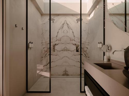 a bathroom with a shower and a sink at Haven Lake Village in Kortenhoef