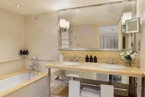 Milestone Hotel Kensington photo 42