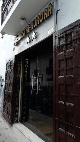 a store front with a sign for a motorcycle shop at Hostal Aurora a 3 cuadras de la Plaza de Armas in Cajamarca