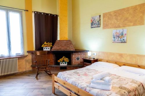 a bedroom with a bed with towels on it at Agriturismo la fornace in Como