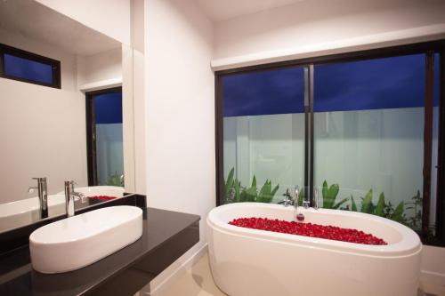 Gallery image of Katerina Pool Villa Resort Phuket in Chalong