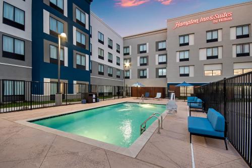 an image of a pool in front of a hotel at Hampton Inn & Suites By Hilton Irving Dfw Airport North in Irving