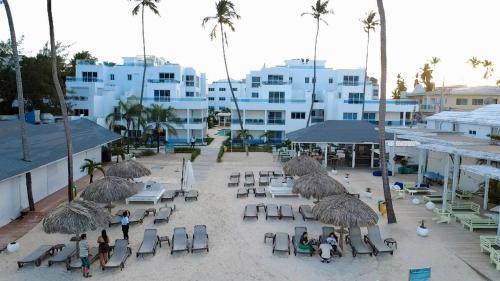 Steps from the ocean and white sand, top location