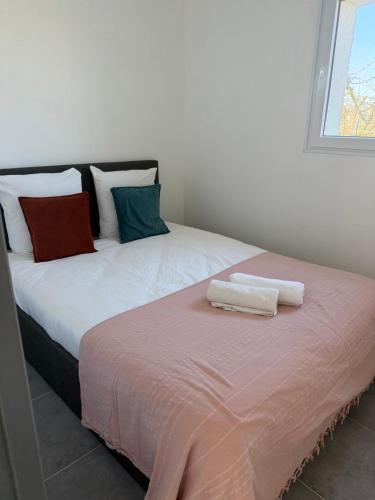 two beds sitting next to each other in a room at Le Verger in Alixan
