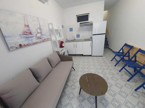 LA MAISONNETTE BLEUE