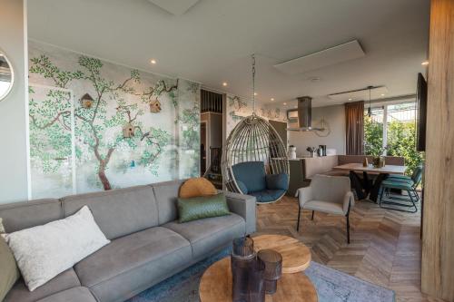 a living room with a couch and a table at Vakantiepark De Wiedense Meren in Wanneperveen