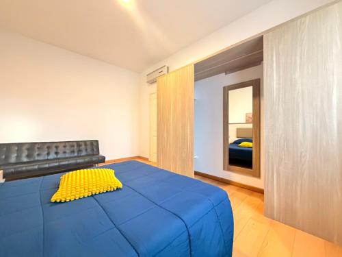 a bedroom with a blue bed with a yellow pillow at Luxury House Gallipoli in Gallipoli