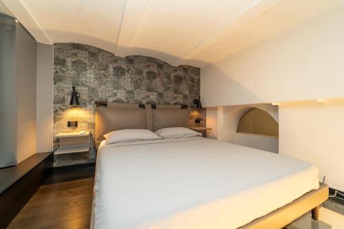 elegant and spacious loft downtown in the fashion district
