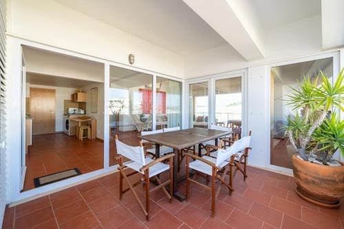 Charming Marina Apartment, Walk to Old Town #2001