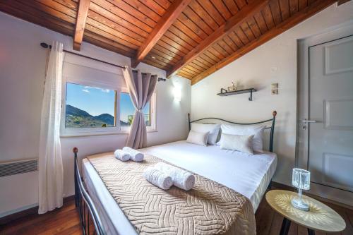 a bedroom with a bed with towels on it at Villa Koomas-Mountain View - kakodiki Paleochora in Avdhoulianá