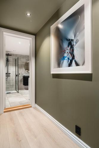 a bathroom with a picture on the wall at Trolltunga Fjords in Tokheim