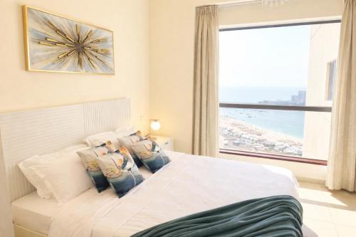 Relaxing Beachfront 2BR Jumeirah Beach Residence Full Sea and Ain Dubai View