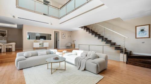 VACATION MARBELLA I Villa Riviera Del Sol, Private Pool, Jacuzzi, Sauna, Gym, Cinema, Billiard, Walking Distance to the Beach