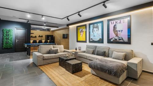 VACATION MARBELLA I Villa Riviera Del Sol, Private Pool, Jacuzzi, Sauna, Gym, Cinema, Billiard, Walking Distance to the Beach