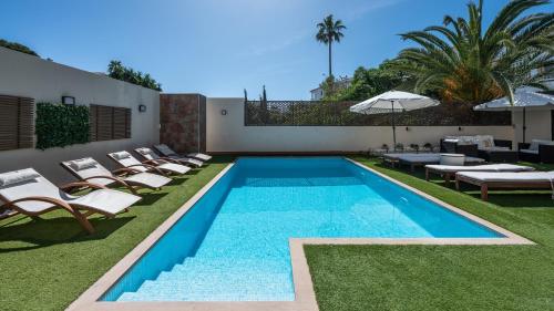 VACATION MARBELLA I Villa Riviera Del Sol, Private Pool, Jacuzzi, Sauna, Gym, Cinema, Billiard, Walking Distance to the Beach