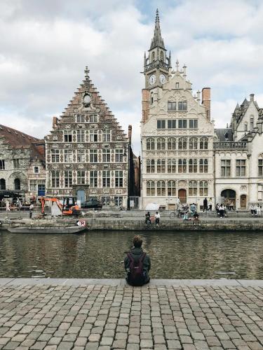 Foto Modern Renovated Studio in the Vibrant Heart of Ghent 5