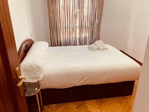 a bed with two white towels on top of it at La Florida 43 in Soria