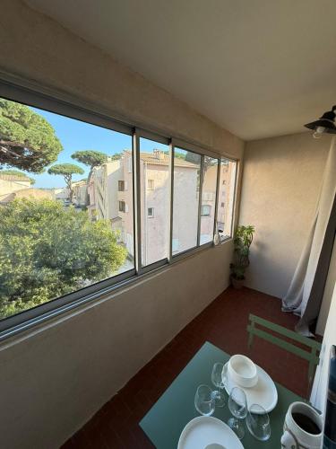 Petit cocon sur le port d'Hyères avec parking, proche des plages