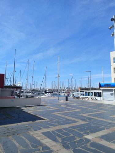 Petit cocon entre port et plage