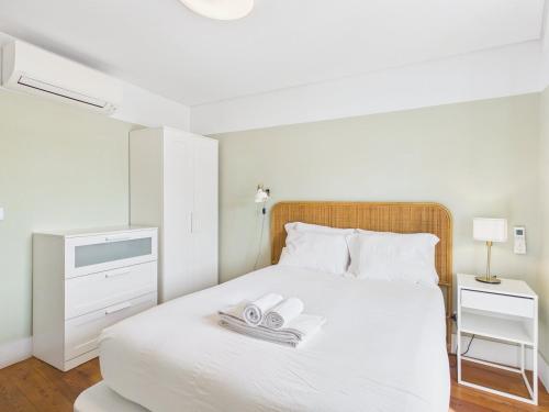Bright 1BR w/ AC Near Cais do Sodré | By Airnest