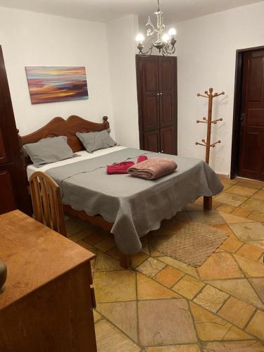 a bedroom with a large bed in a room at Taverna do Paraiso in Janga