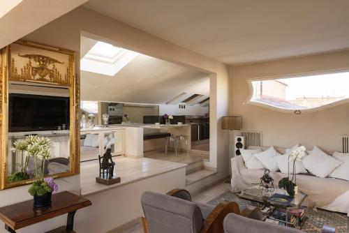 Private Penthouse on the Arno river