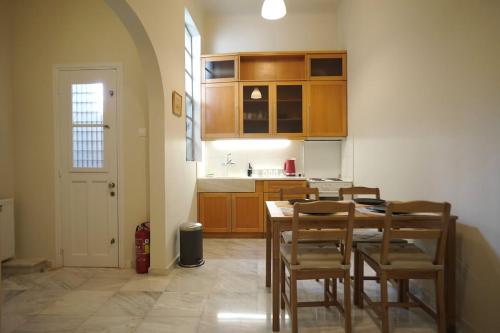 Lycabettus & Alexandras Apartment II