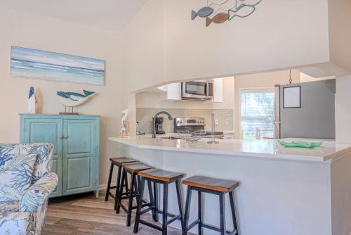 5-Min Walk to Beach - Coligny - Pool - OceanBreeze photo 19