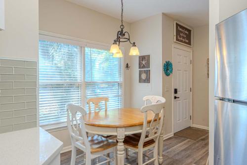 5-Min Walk to Beach - Coligny - Pool - OceanBreeze photo 21