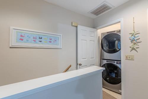 5-Min Walk to Beach - Coligny - Pool - OceanBreeze photo 24