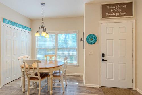 5-Min Walk to Beach - Coligny - Pool - OceanBreeze photo 25