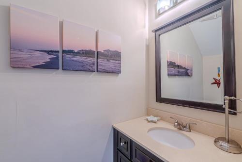 5-Min Walk to Beach - Coligny - Pool - OceanBreeze photo 29