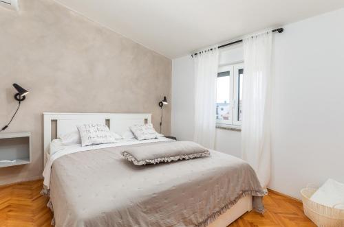 Apartment Tesic close to the sea with shared 4xbicycles