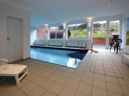 a swimming pool in a living room with a table at Ferienwohnung in Westerland auf Sylt in Westerland