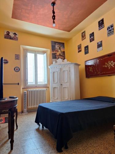 a bedroom with a bed and a dresser and a window at Giagio & Aceto in Larciano