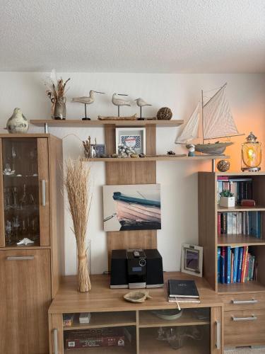 a room with a wooden desk with a book shelf at Haus Ostseewind in Zingst