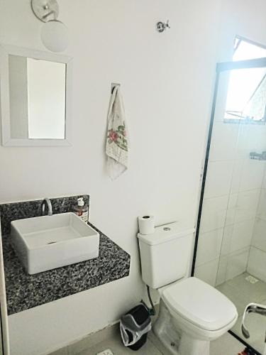 a bathroom with a toilet and a sink at Casa das Cachoeiras in Botucatu