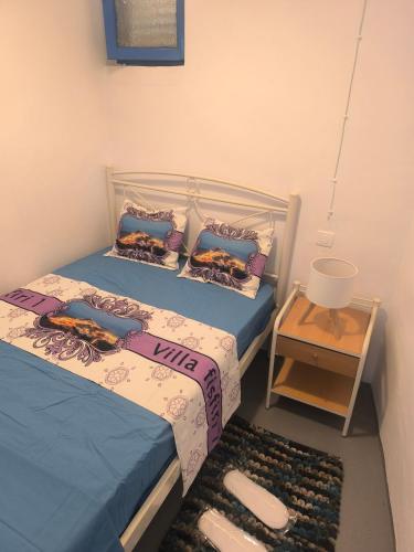 two twin beds in a room with a keyboard at Villa fisfiri 1 in Serifos Chora