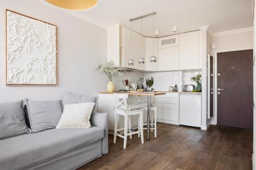 City Center Apartment on Marszałkowska Street with Perfect View by P&M