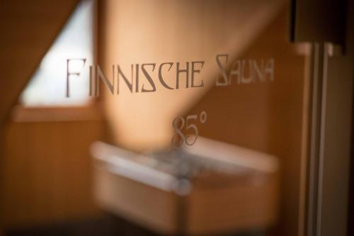 a sign on a wall with the words invisible swift at Romantik Jugendstilhotel Bellevue in Traben-Trarbach