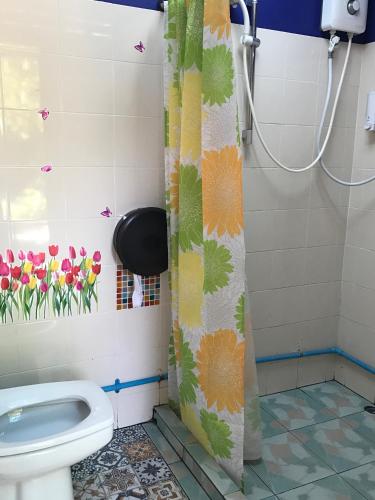 Ένα μπάνιο στο Siriwan Hostel