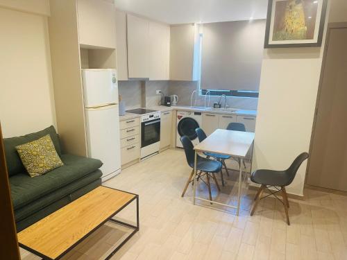 Brown Port 2 bedroom 2wc flat
