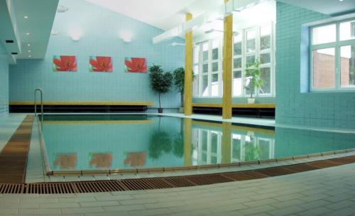 Bazén v ubytování Apartmánový areál Poustevník nebo v jeho okolí